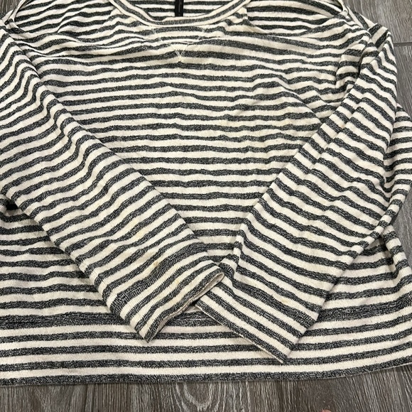 EUC BCBG Eznei Sweater with Cutouts size medium - Picture 4 of 8